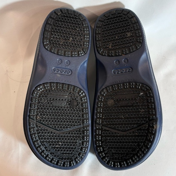 CROCS Sz 7 On The Clock Work Anti-Slip Slip On Shoes Clogs in Navy - Picture 8 of 8